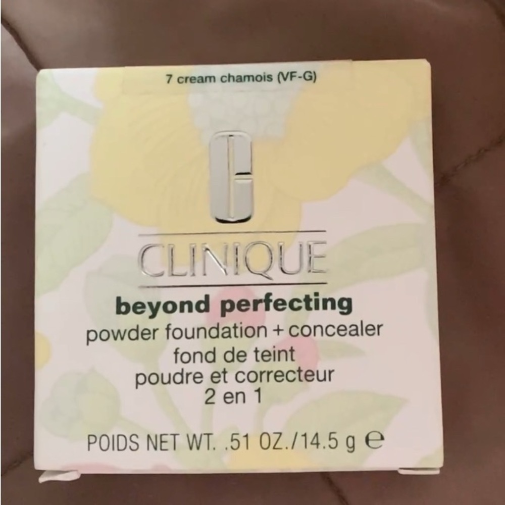 Clinique Beyond Perfecting Powder Foundation + Concealer - Cream Chamois 7